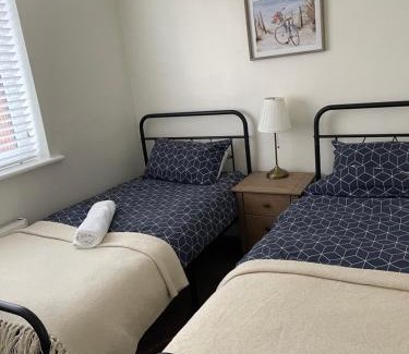 Rotherham House | Rotherham,Meadowhall,Magna,Utilita Arena,with WIFi and Driveway