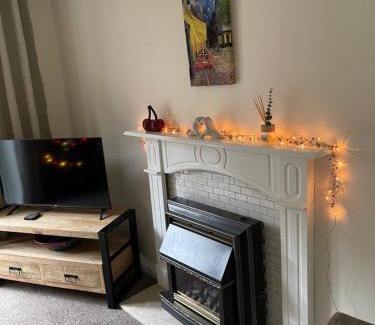 Rotherham House | Rotherham,Meadowhall,Magna,Utilita Arena,with WIFi and Driveway