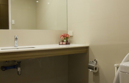 Ermita Night District Hotel | Rothman Hotel