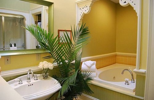 Columbus Bed & Breakfast | Rothschild-Pound House Inn