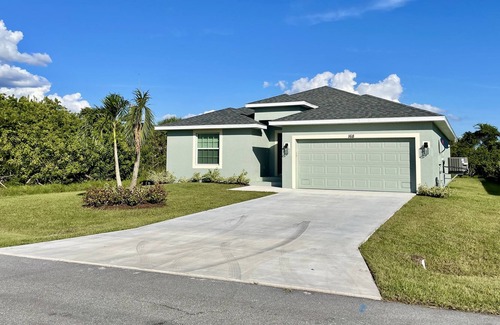 Rotonda Heights House | Rotonda West 168 * A Brand New Tropical Oasis for your Vacation Getaway! *