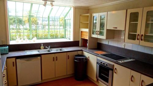 Rotorua Hotel | Rotorua Coachman Spa Motel