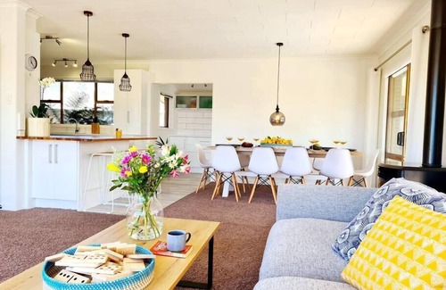 Rotorua House | Rotorua Paradise,heated pool,2×65" TVs,now 30% off
