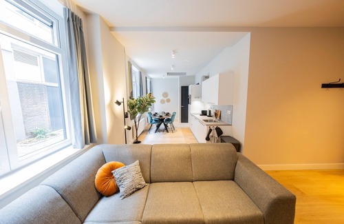 Stadsdriehoek Apartment | Rotterdam Oasis 3 BDR apartment JUF
