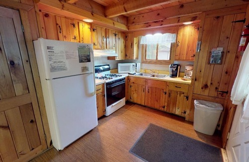 Sabinsville Cottage | Rough Cut Lodge - Beech Cabin 3 bedroom with hot tub access