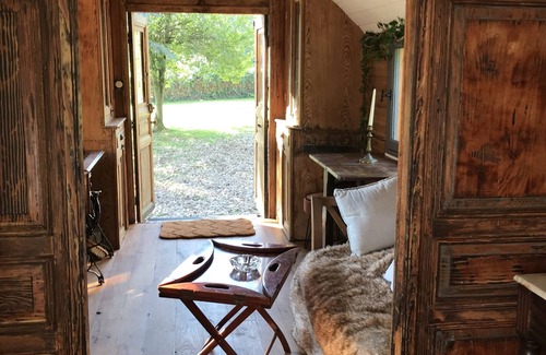 Villeneuve-sur-Lot Cabin | Roulotte des Années 30