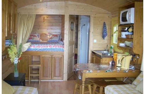 Chomelix House | Roulottes "Ferme des Chanaux" for 10 people