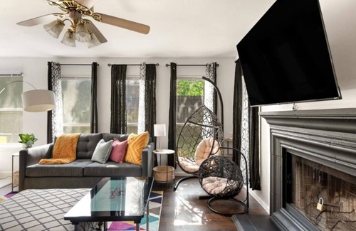 Round Rock House | Round Rocker No Service Fees Backyard BBQ
