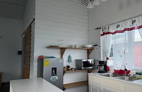Isla Bastimentos House | Round the Point Bungalow