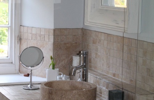Kelston Bed & Breakfast | Roundhill Farmhouse