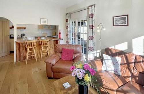 Swimbridge House | Roundhouse, Nr Barnstaple with outdoor seasonal pool, free wifi and on-site parking