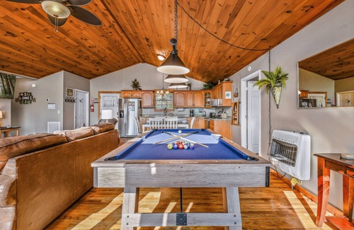 Wears Valley Cabin | Roundtop Mountain Ridge 2 Bedroom Cabin by RedAwning