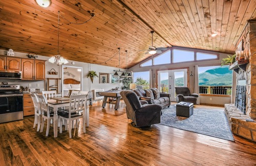 Wears Valley Cabin | Roundtop Mountain Ridge 2 Bedroom Cabin by RedAwning