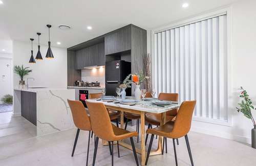 Rouse Hill House | Rousehill 5Br with Pool near Shopping Centre&Train