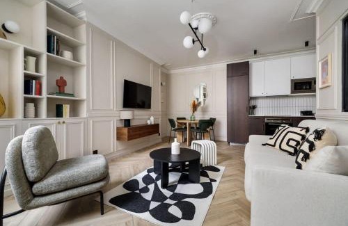 Quartier de l'Ecole-Militaire Apartment | Rousselet - Amazing Parisian Flat in the 7th