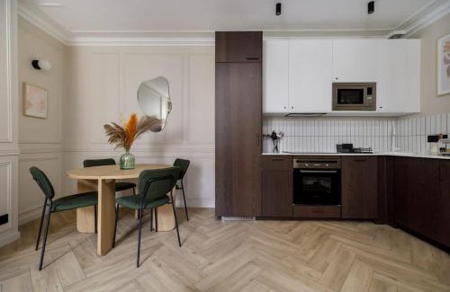 Quartier de l'Ecole-Militaire Apartment | Rousselet - Amazing Parisian Flat in the 7th