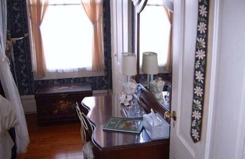 Historic Downtown Savannah Bed & Breakfast | Roussell's Garden Bed & Breakfast