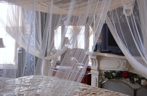 Historic Downtown Savannah Bed & Breakfast | Roussell's Garden Bed & Breakfast