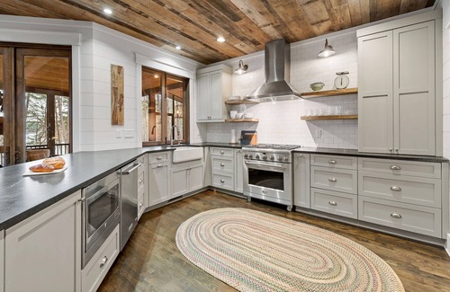 Nebo House | Row House | Lakefront Luxury, Gas Grill & Fire Pit!
