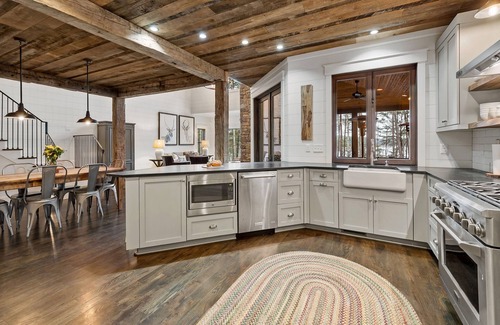 Nebo House | Row House | Lakefront Luxury, Gas Grill & Fire Pit!