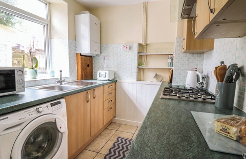 Builth Wells Cottage | ROWAN COTTAGE, pet friendly, with open fire in Builth Wells