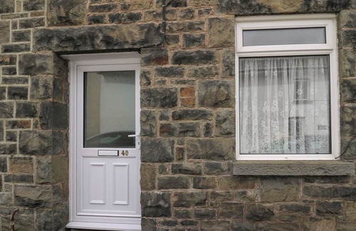 Builth Wells Cottage | ROWAN COTTAGE, pet friendly, with open fire in Builth Wells