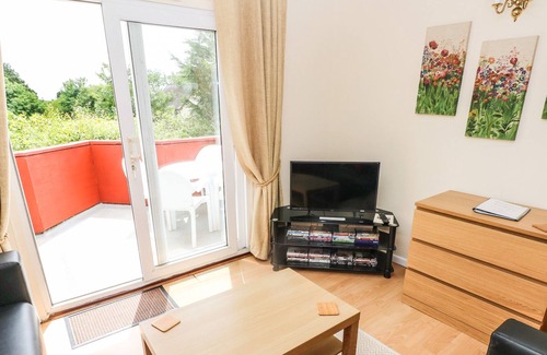 Llanteg Cottage | ROWAN LODGE, family friendly, with a garden in Amroth