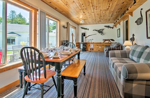 Rowleys Bay Cottage | Rowleys Bay Cottage w/Grill Near Fall Foliage
