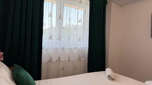Moieciu Apartment | Rox Mountain View Apartament 15 min Poiana Brasov and Bran castel , 5 min Dino Parc Râsnov and Magic parc