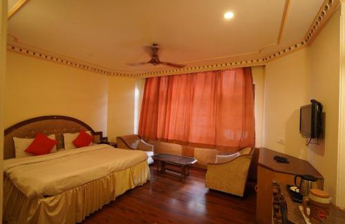 Dharamshala Hotel | roy castle