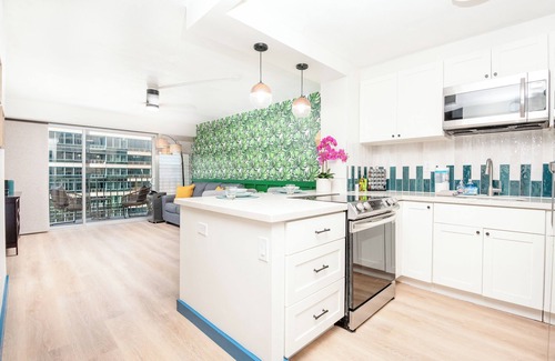 McCully - Moiliili Condo | Royal Aloha by Tropical Escapes Realty