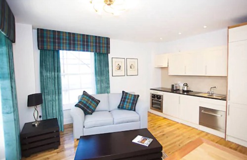 Central Aberdeen Apartment | Royal Athenaeum Suites