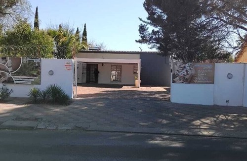Universitas House | Royal Bafokeng Guest House