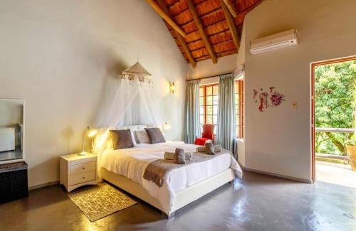 Hazyview Cabin | Royal Bakoena Hamiltonparks Country Lodge