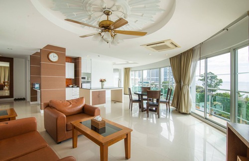 Jomtien Apartment | Royal Beach View Suites