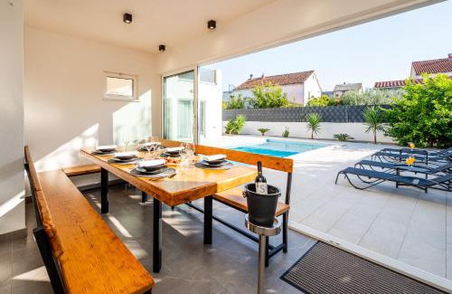 Kastel Novi Villa | Royal blue House