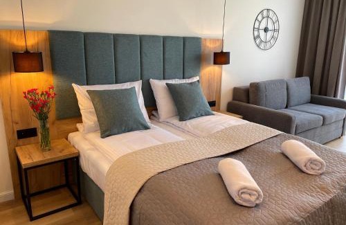 Rowy House | Royal Blue Port
