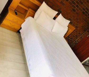 Zeerust Bed & Breakfast | Royal BNB and SPA