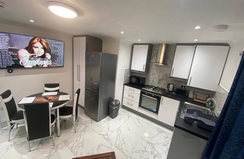 Townfield Apartment | Royal Boutique Oxford Lodge BY London Heathrow