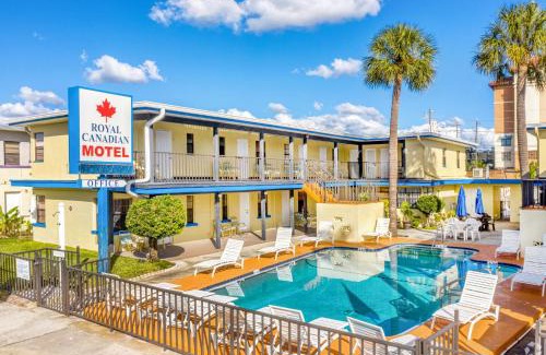 Clearwater Beach Hotel | Royal Canadian Motel
