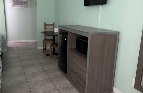Cape May - Wildwood Hotel | Royal Canadian Motel