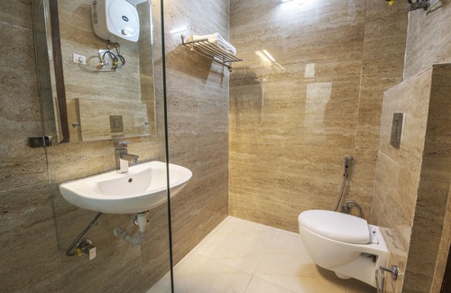 Lajpat Nagar Hotel | Royal Comfort Castle