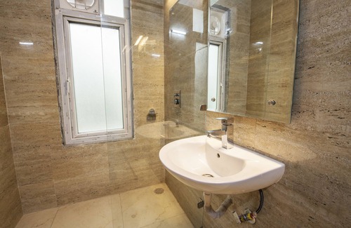 Lajpat Nagar Hotel | Royal Comfort Castle