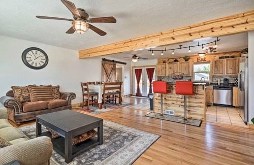Canon City House | Royal Gorge Pool House- Heated Pool & Hot Tub!