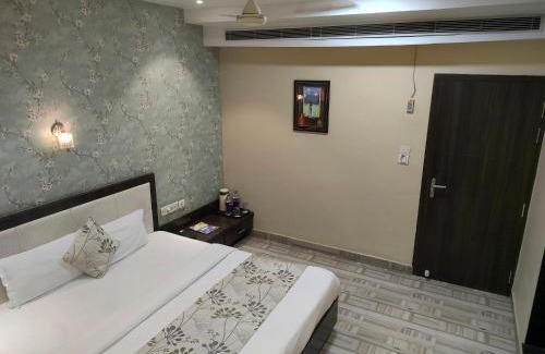 Mahmoorganj Hotel | Royal Guest House
