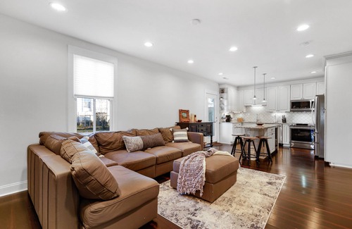 Leesburg's Old and Historic District Cottage | Royal Heritage Home @ Historic Leesburg