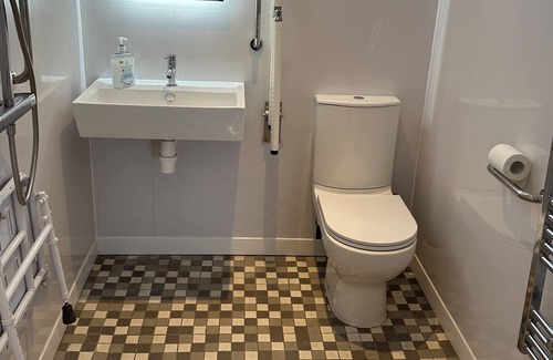 Lisburn Apartment | Royal Hillsborough Hot Tub Haven