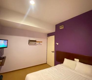 Pekan Melayu Hotel | Royal Hotel by MRVJ Business