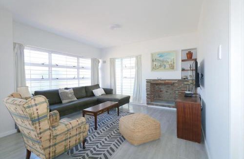 Muizenberg House | Royal House