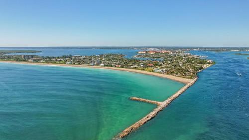 Fort Pierce Hotel | Royal Inn Beach Hutchinson Island